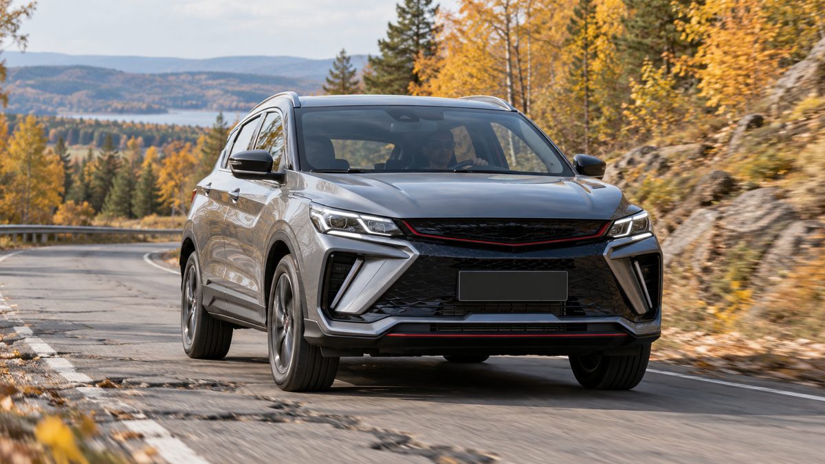 Кроссовер Geely Coolray на загородной дороге Кроссовер Geely Coolray на загородной дороге